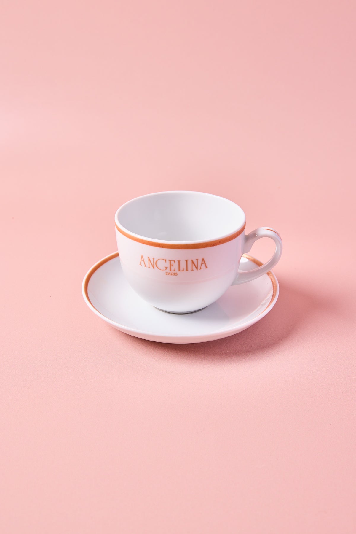 Tasse et sous-tasse à chocolat chaud